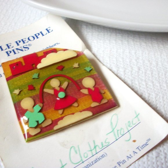 Lucinda Little People Pins 80217 - Picture 2 of 4